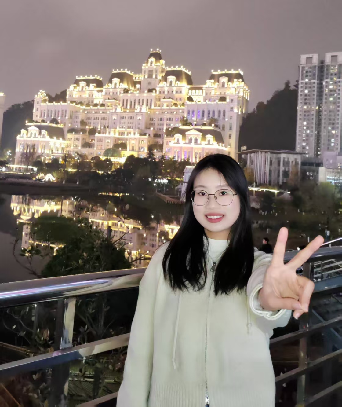 在校生王博云照片